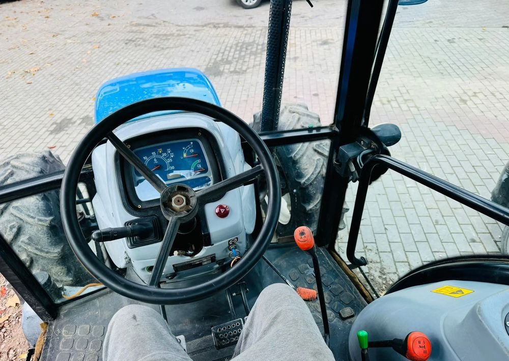 New Holland TD5050 - Farm tractor: picture 4 New Holland TD5050 - Farm tractor: picture 4