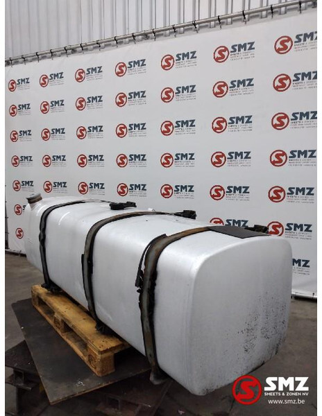 DAF Occ brandstoftank + steunen DAF XF 95 600L 1681833 - Fuel tank for Truck: picture 3 DAF Occ brandstoftank + steunen DAF XF 95 600L 1681833 - Fuel tank for Truck: picture 3