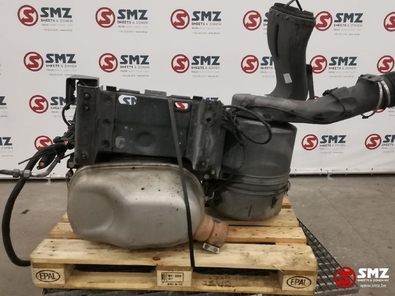 Iveco Occ Uitlaatdemper batterijbak en luchtfilterhuis - Muffler for Truck: picture 1 Iveco Occ Uitlaatdemper batterijbak en luchtfilterhuis - Muffler for Truck: picture 1