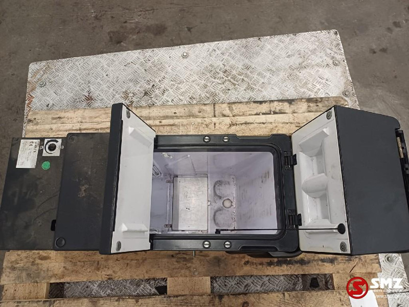 Iveco Occ koelkast 24L Iveco - Cab and interior for Truck: picture 5 Iveco Occ koelkast 24L Iveco - Cab and interior for Truck: picture 5