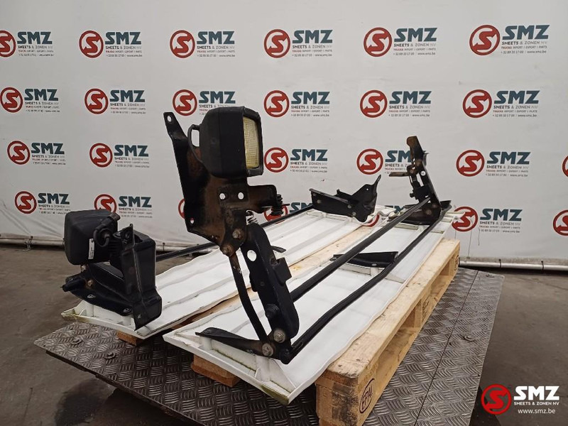 MAN Occ cabinespoilerset links/rechts MAN - Aerodynamics/ Spoiler for Truck: picture 4 MAN Occ cabinespoilerset links/rechts MAN - Aerodynamics/ Spoiler for Truck: picture 4