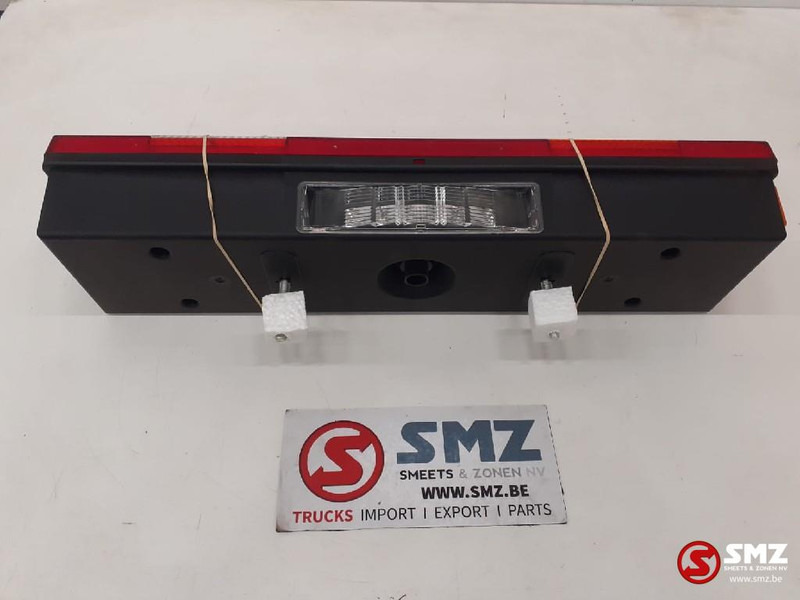 Mercedes-Benz Achterlicht rechts universeel aansluiting - Tail light for Truck: picture 2 Mercedes-Benz Achterlicht rechts universeel aansluiting - Tail light for Truck: picture 2