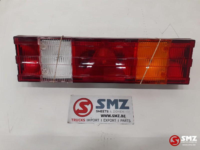 Mercedes-Benz Achterlicht rechts universeel aansluiting - Tail light for Truck: picture 1 Mercedes-Benz Achterlicht rechts universeel aansluiting - Tail light for Truck: picture 1