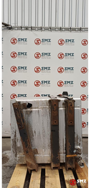 Renault Occ hydraulische tank 250L + materiaalkast Renault - Hydraulic tank for Truck: picture 2 Renault Occ hydraulische tank 250L + materiaalkast Renault - Hydraulic tank for Truck: picture 2