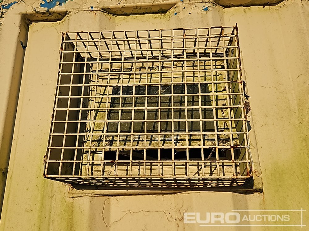 Shipping container 12' x 9'  Containerised Toilet Unit (Canmot Be Reconsigned): picture 27