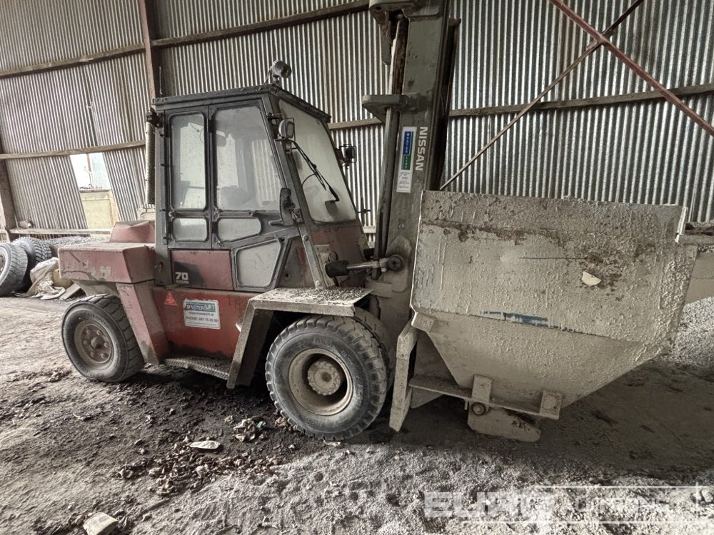 2003 Nissan 7t Diesel forklift, C/w Concrete Bin - Forklift: picture 1 2003 Nissan 7t Diesel forklift, C/w Concrete Bin - Forklift: picture 1