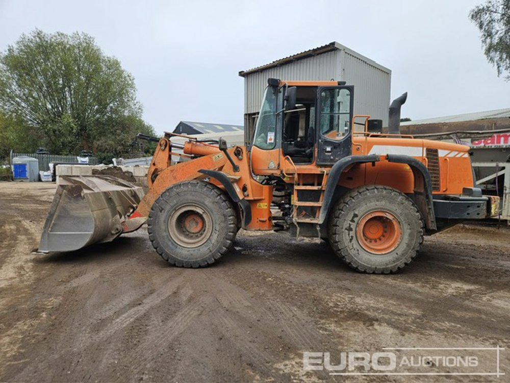 2011 Doosan DL300 - Wheel loader: picture 1 2011 Doosan DL300 - Wheel loader: picture 1