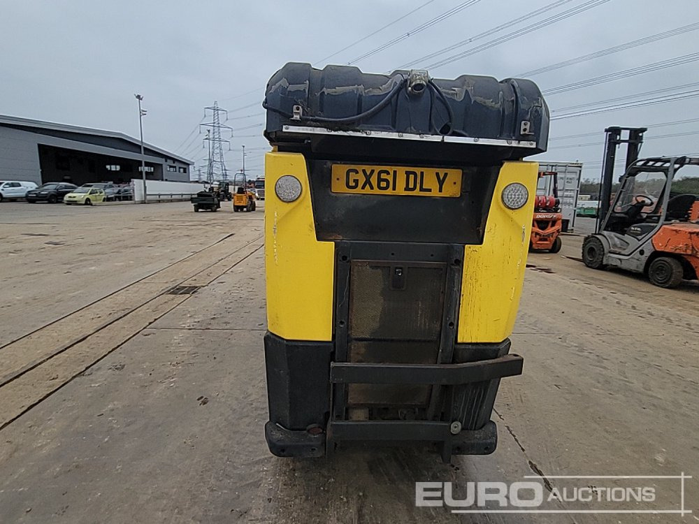 2011 Johnston 4x2 Road Sweeper, Reverse Camera, Automatic Gearbox (Reg. Docs. Available) - Road sweeper: picture 4 2011 Johnston 4x2 Road Sweeper, Reverse Camera, Automatic Gearbox (Reg. Docs. Available) - Road sweeper: picture 4
