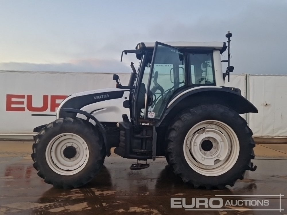 2011 Valtra N121 - Farm tractor: picture 2 2011 Valtra N121 - Farm tractor: picture 2