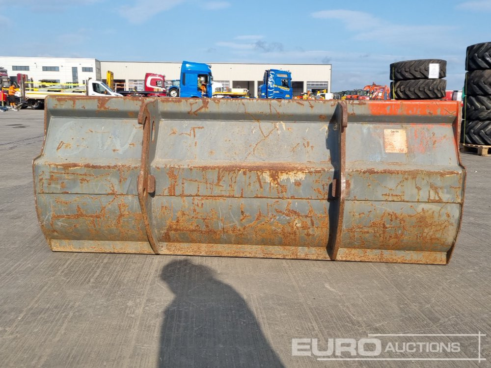 2013 Genie 80" Loading Bucket to suit Telehandler - Bucket: picture 4 2013 Genie 80" Loading Bucket to suit Telehandler - Bucket: picture 4
