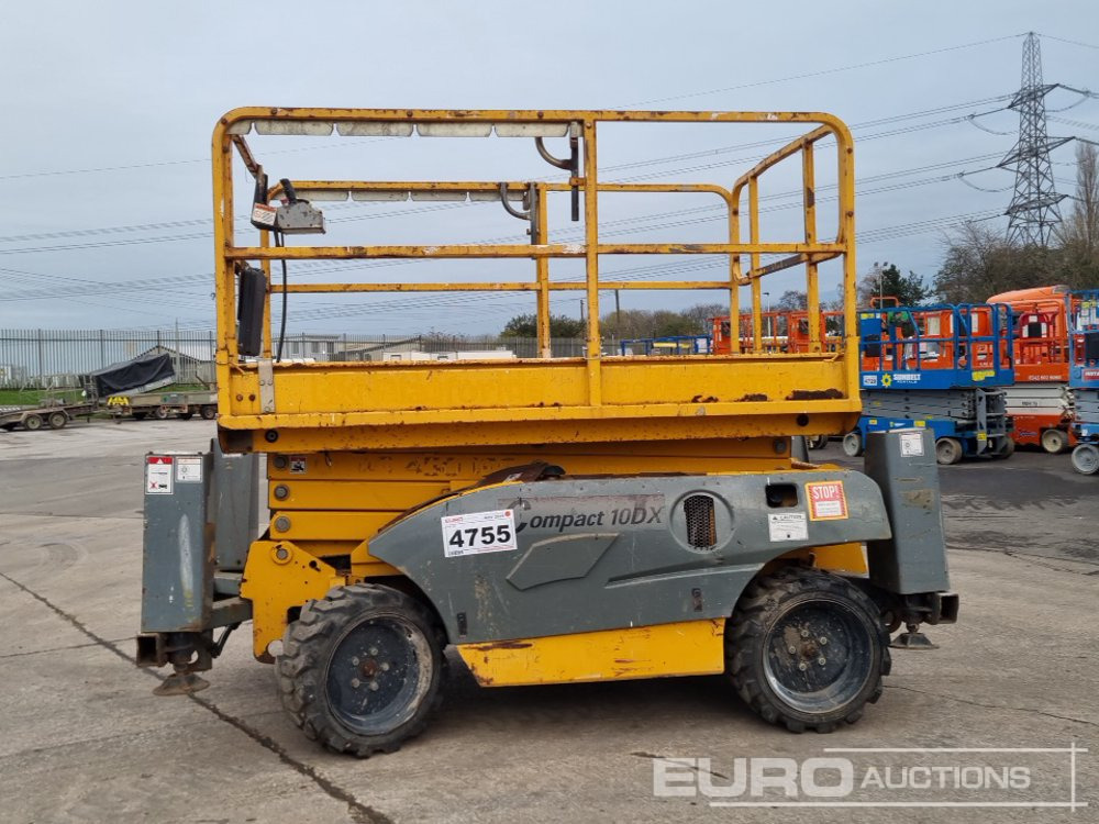 2014 Haulotte Compact 10DX - Aerial platform: picture 2 2014 Haulotte Compact 10DX - Aerial platform: picture 2