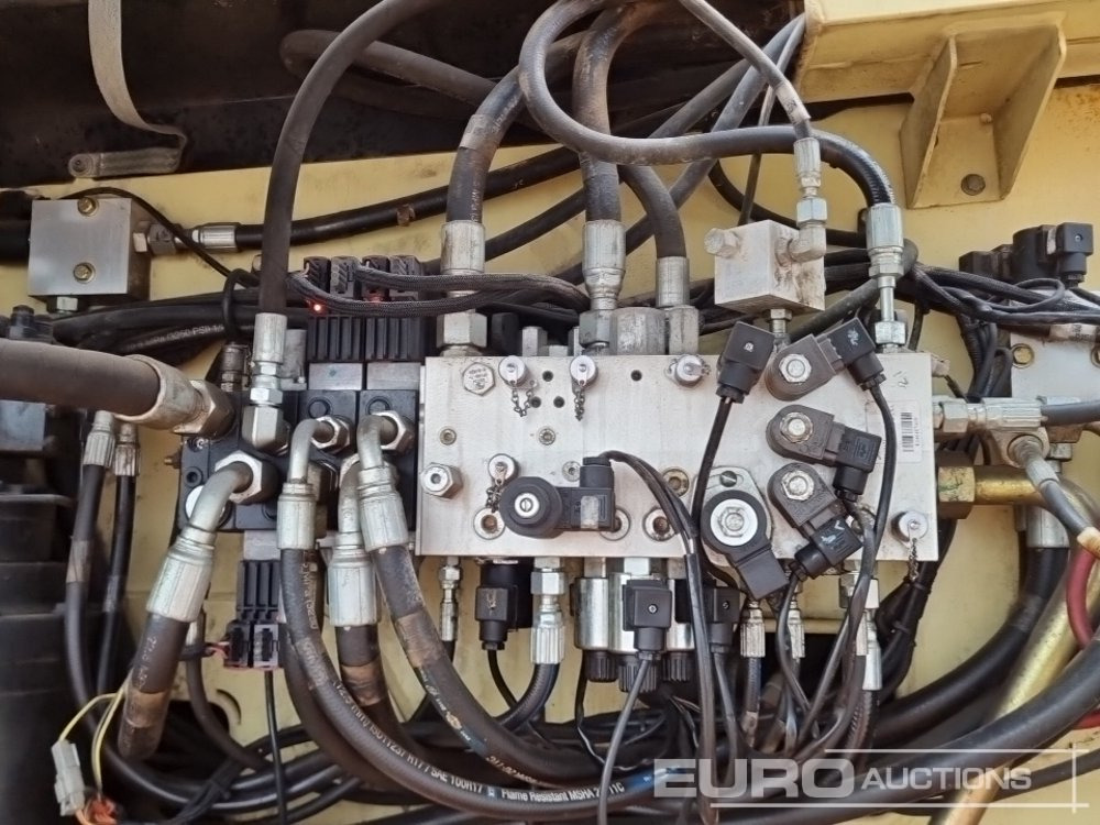 Articulated boom 2014 JLG 1250AJP: picture 38