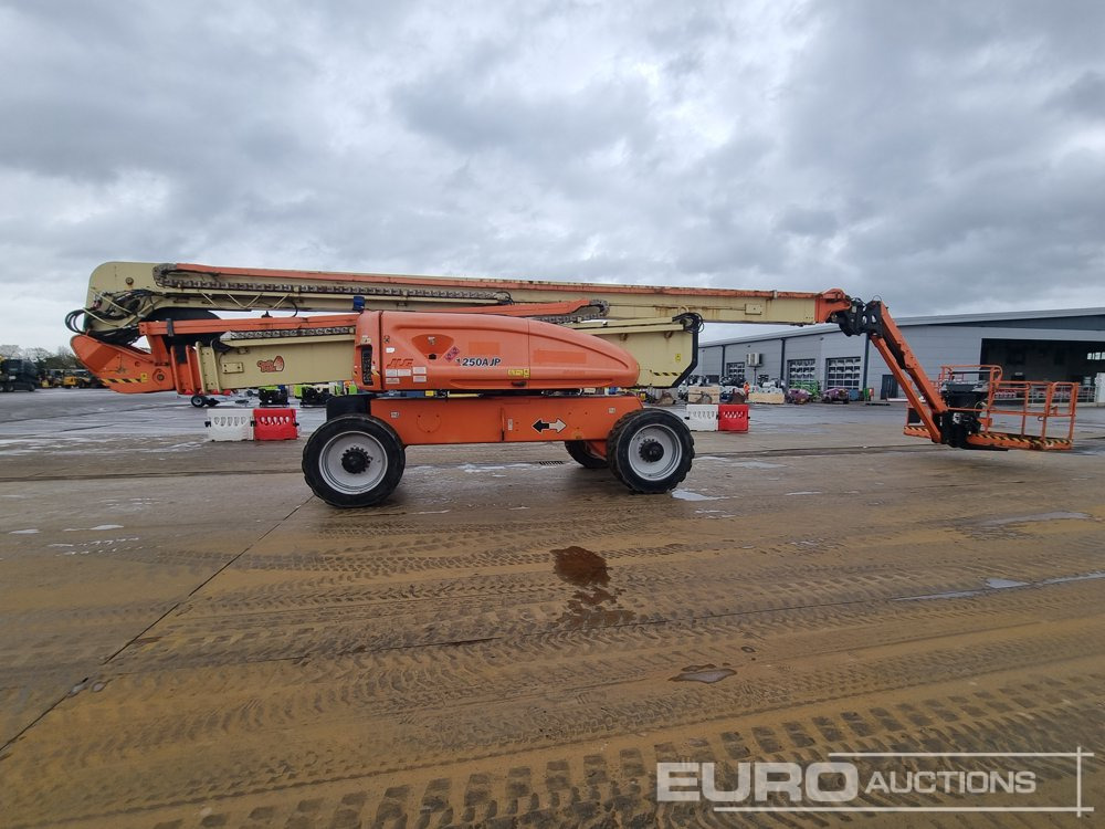 Articulated boom 2014 JLG 1250AJP: picture 6