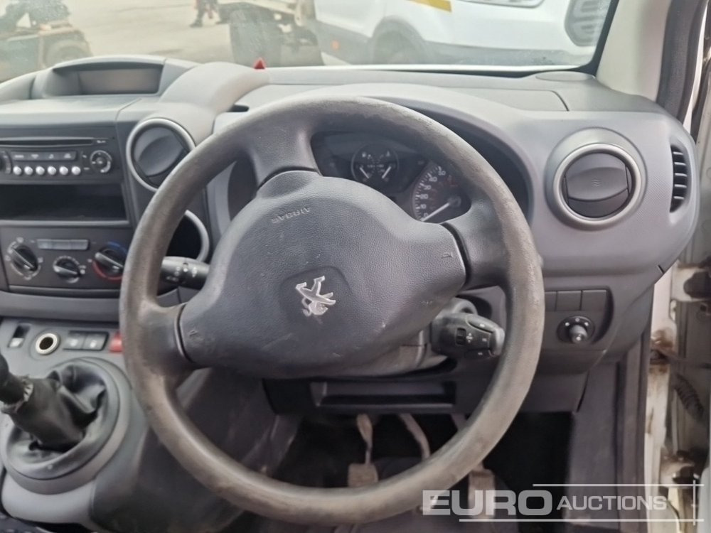 Small van 2014 Peugeot Partner: picture 25