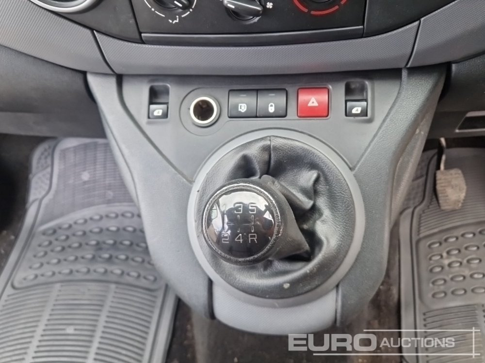 Small van 2014 Peugeot Partner: picture 23