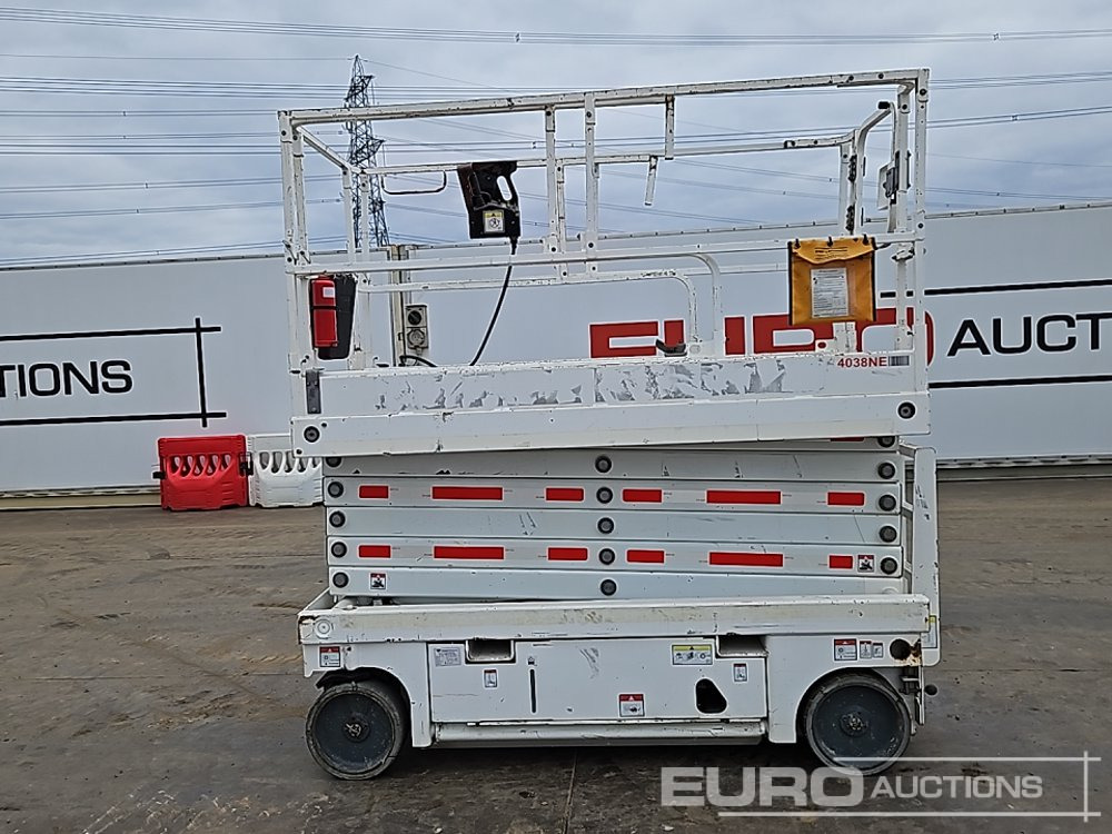 2015 Haulotte Compact 14 - Aerial platform: picture 2 2015 Haulotte Compact 14 - Aerial platform: picture 2