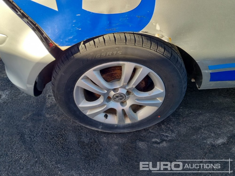 Car 2015 Vauxhall Corsa Sportive: picture 11