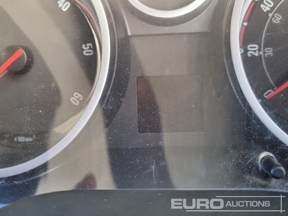 Car 2015 Vauxhall Corsa Sportive: picture 32