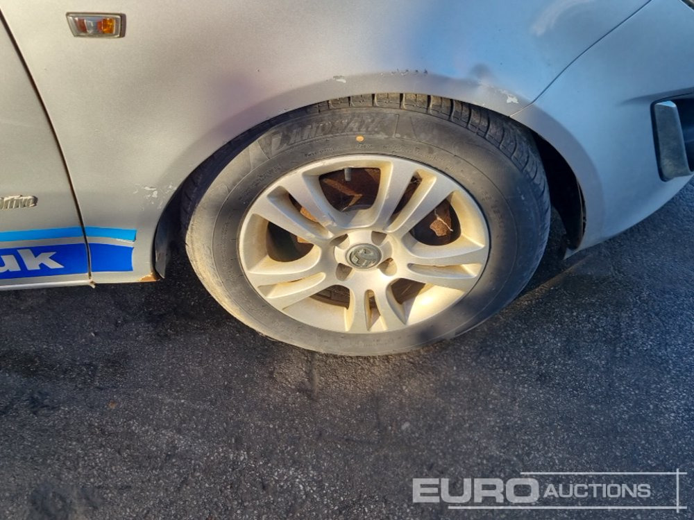 Car 2015 Vauxhall Corsa Sportive: picture 12