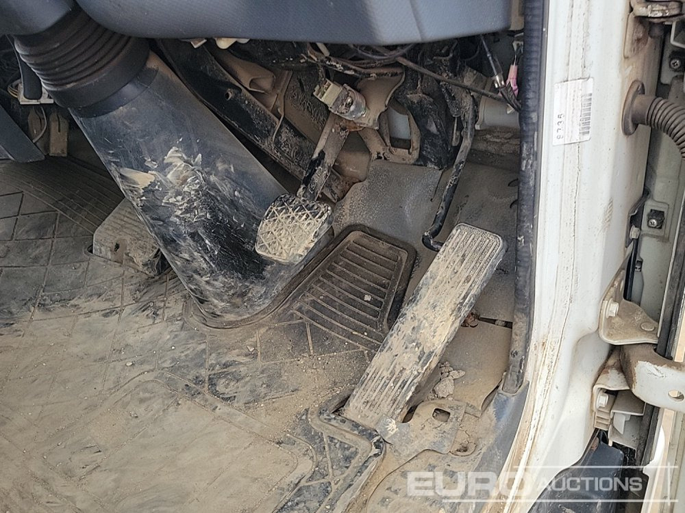 Dropside/ Flatbed truck for transportation of heavy machinery 2016 Isuzu N75.190: picture 21