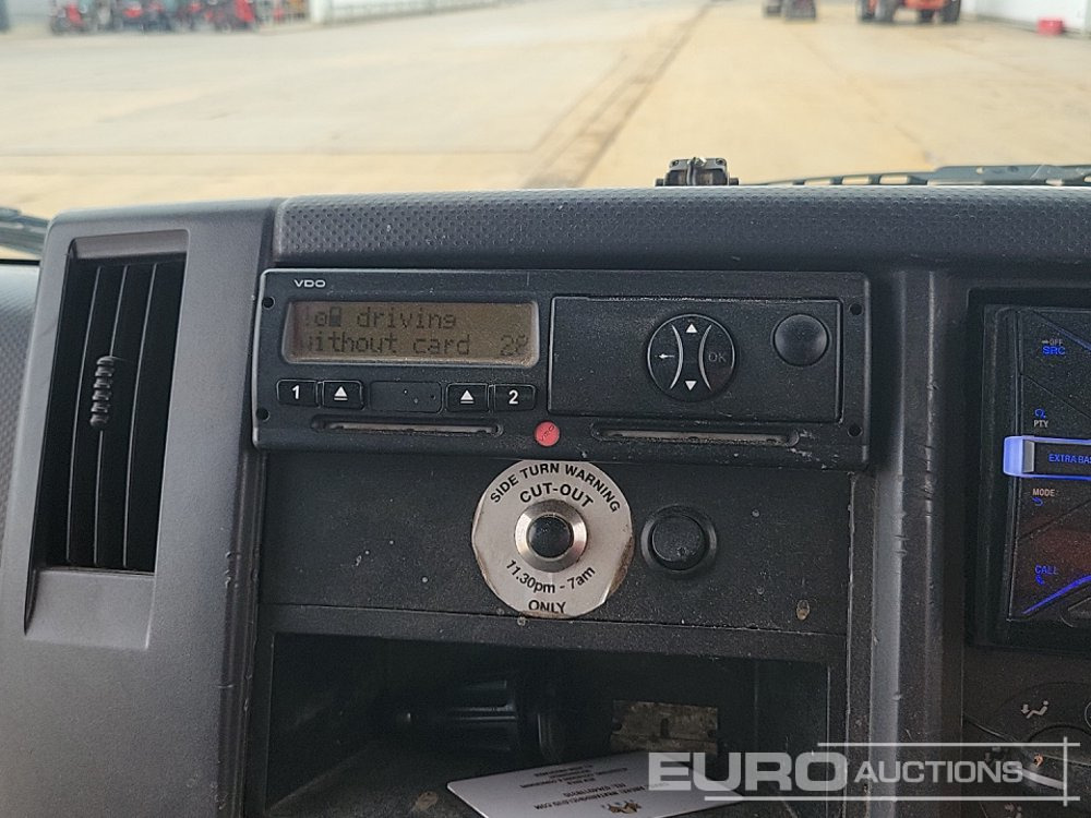 Dropside/ Flatbed truck for transportation of heavy machinery 2016 Isuzu N75.190: picture 25