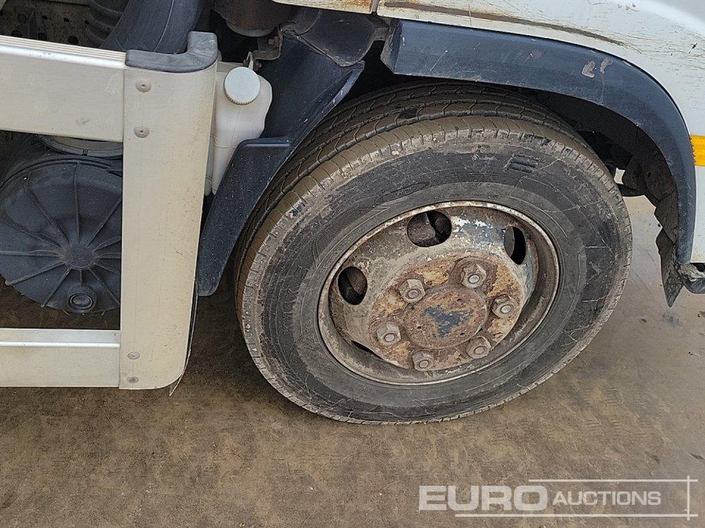 Dropside/ Flatbed truck for transportation of heavy machinery 2016 Isuzu N75.190: picture 12