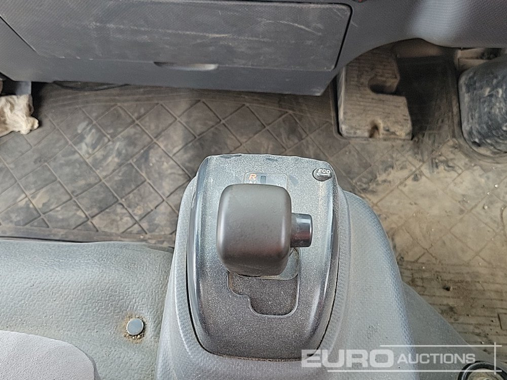 Dropside/ Flatbed truck for transportation of heavy machinery 2016 Isuzu N75.190: picture 22
