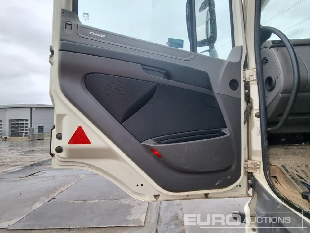 Tipper, Crane truck 2017 DAF CF440: picture 43
