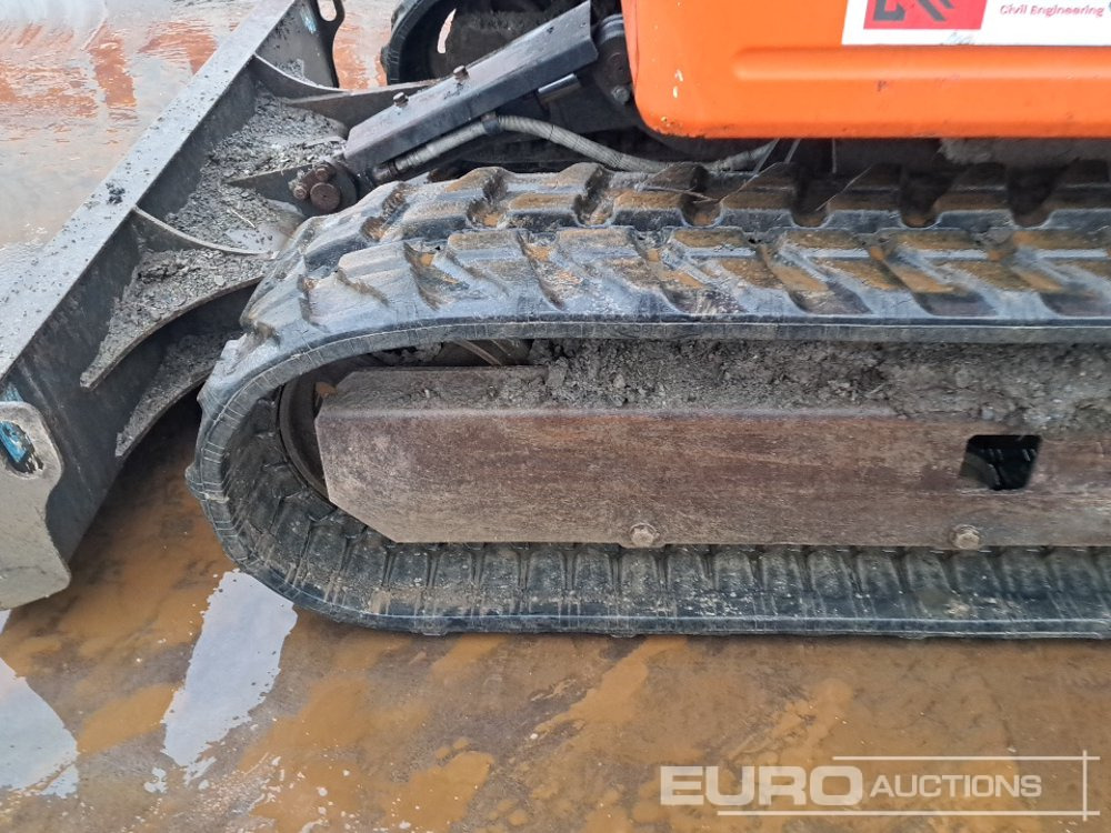 Mini excavator 2017 Hitachi ZX26U-5A CR: picture 9