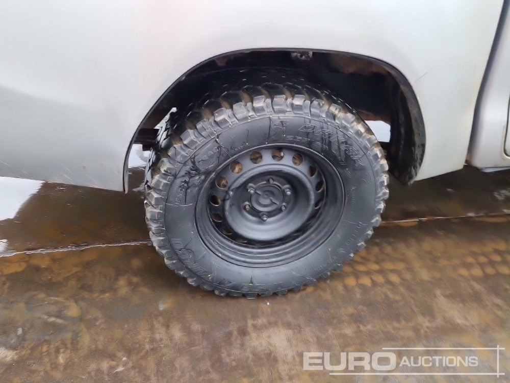 Pickup truck 2017 Toyota Hilux: picture 11