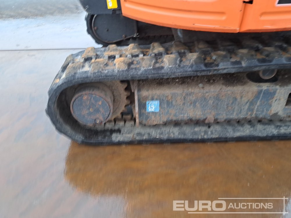 Mini excavator 2019 Hitachi ZX26U-5A CR: picture 11