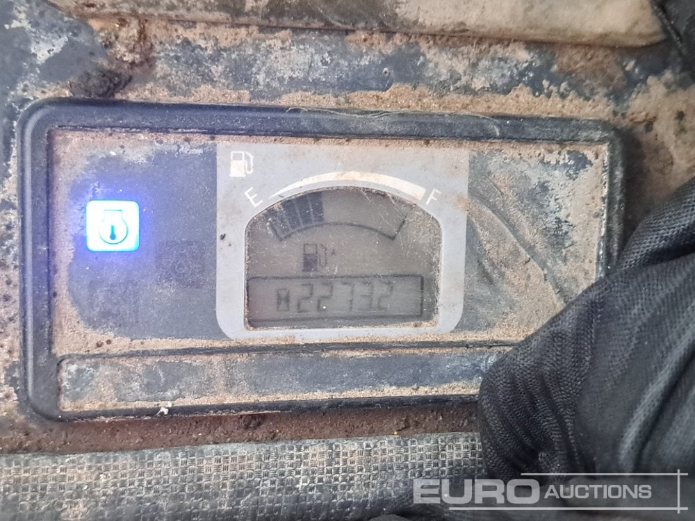 Mini excavator 2019 Hitachi ZX26U-5A CR: picture 41