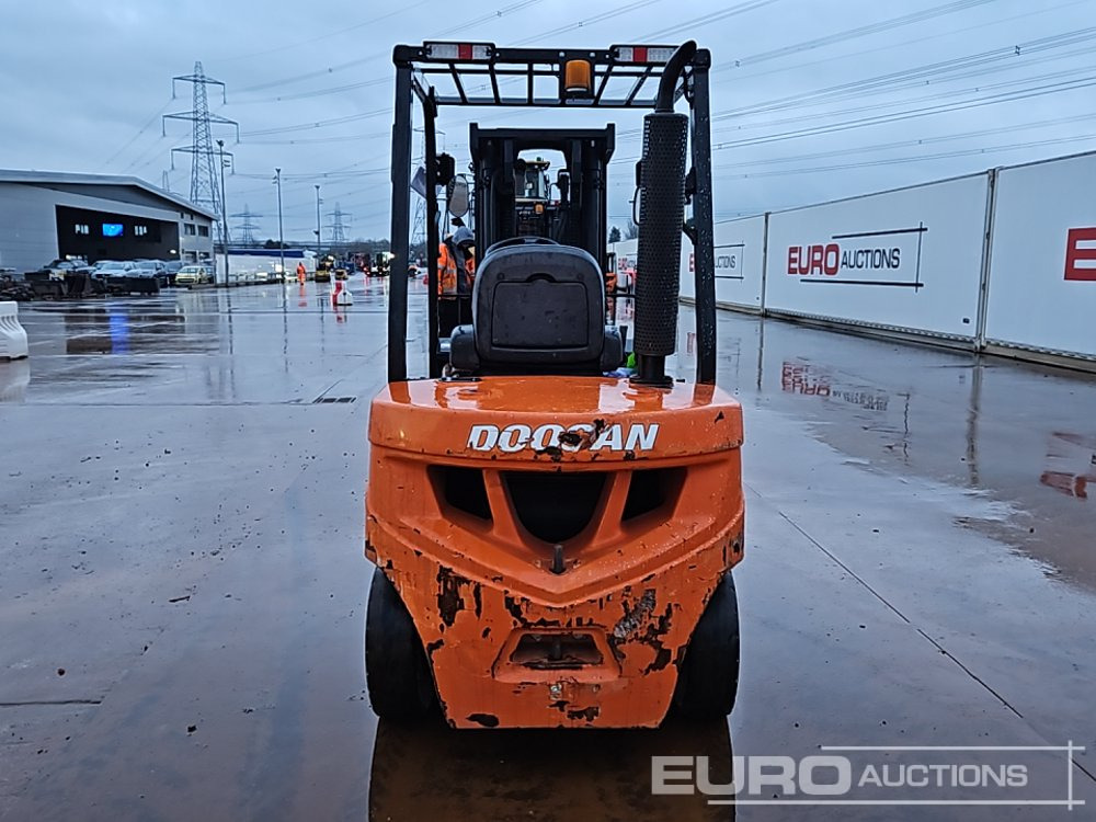 2020 Doosan D30GP - Forklift: picture 4 2020 Doosan D30GP - Forklift: picture 4
