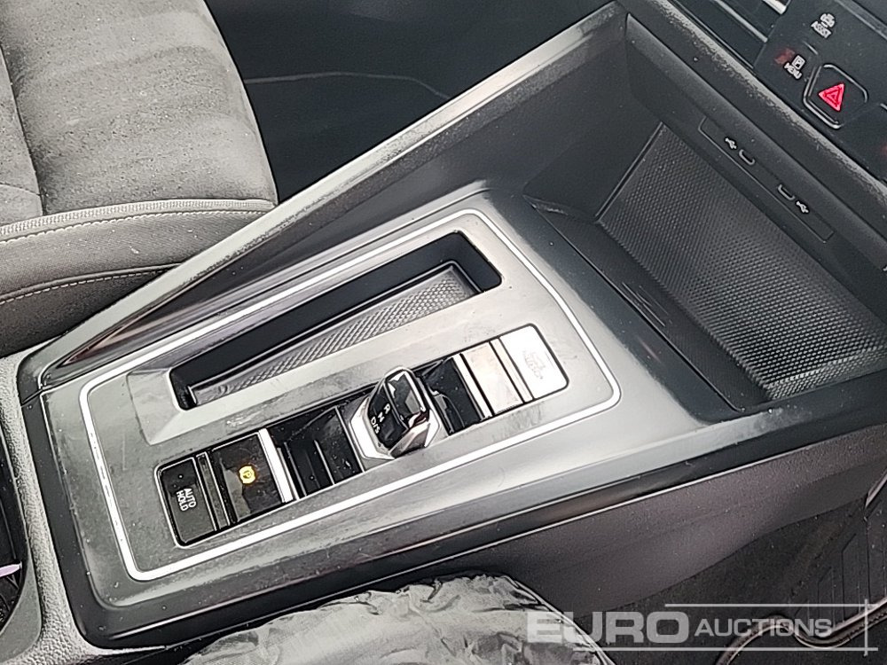 Car 2020 Volkswagen Golf: picture 25