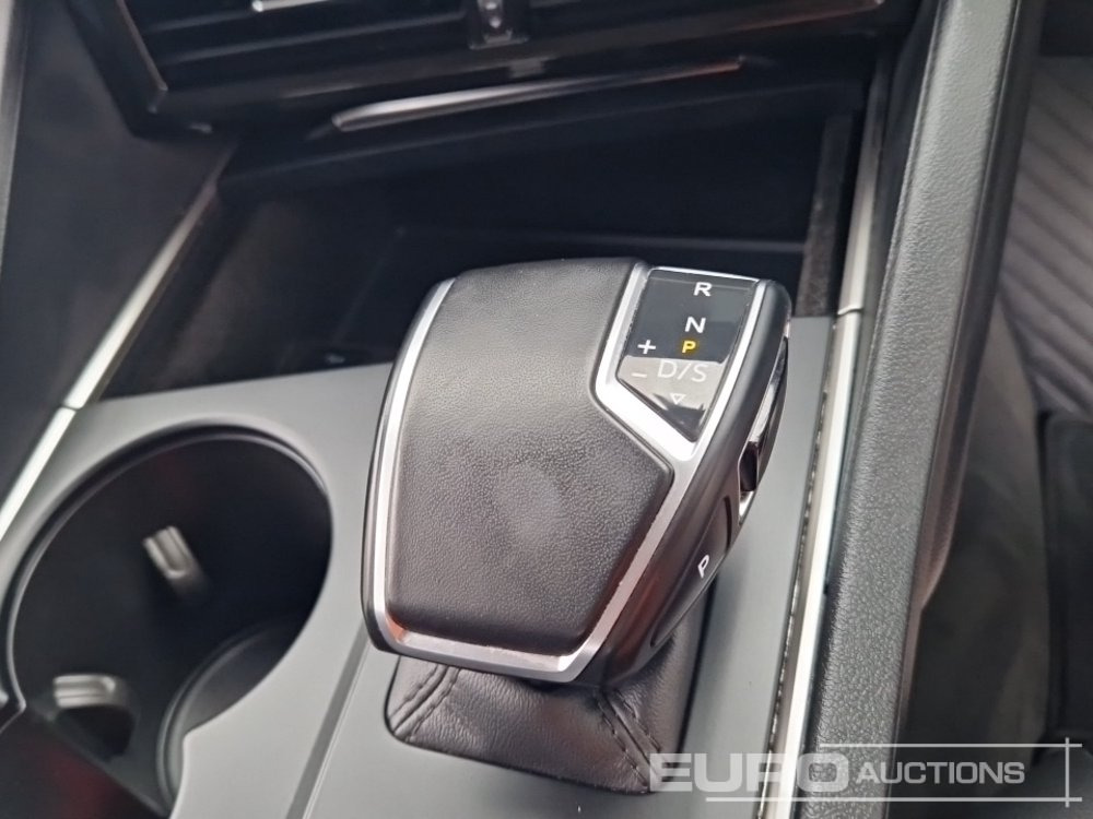 SUV 2020 Volkswagen Touareg: picture 35
