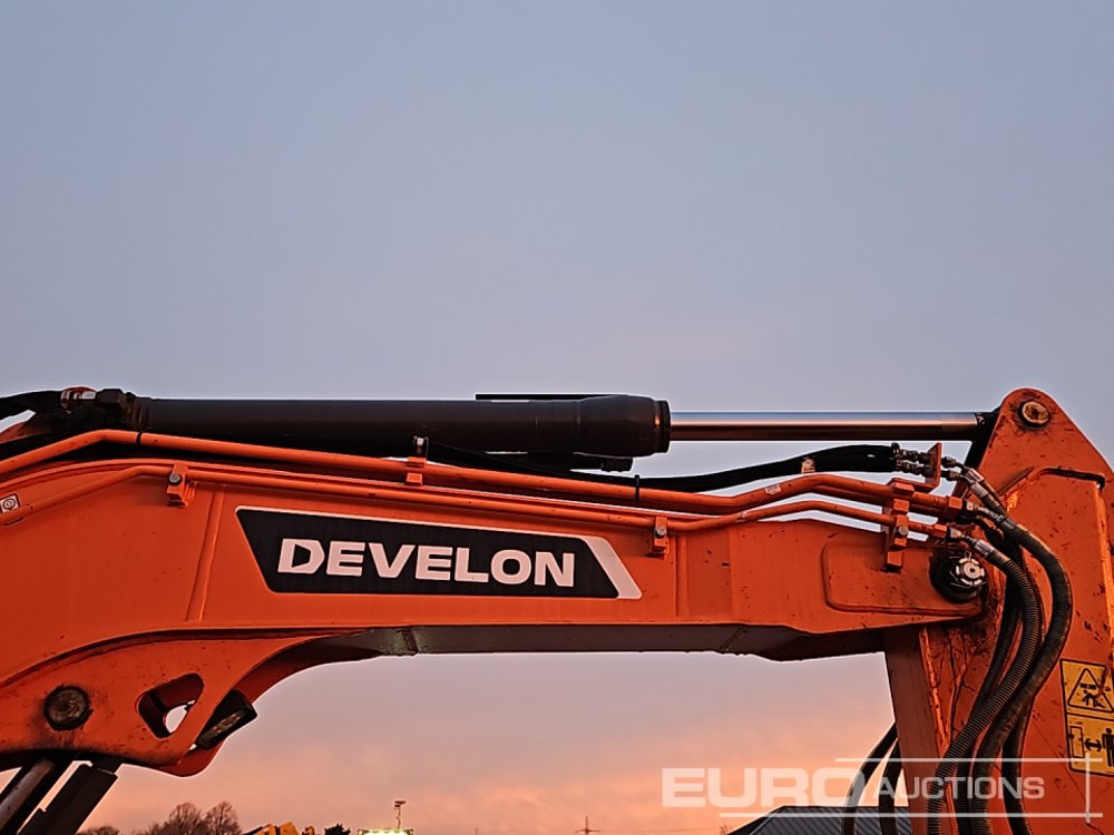 Mini excavator 2022 Develon DX55R-7: picture 22