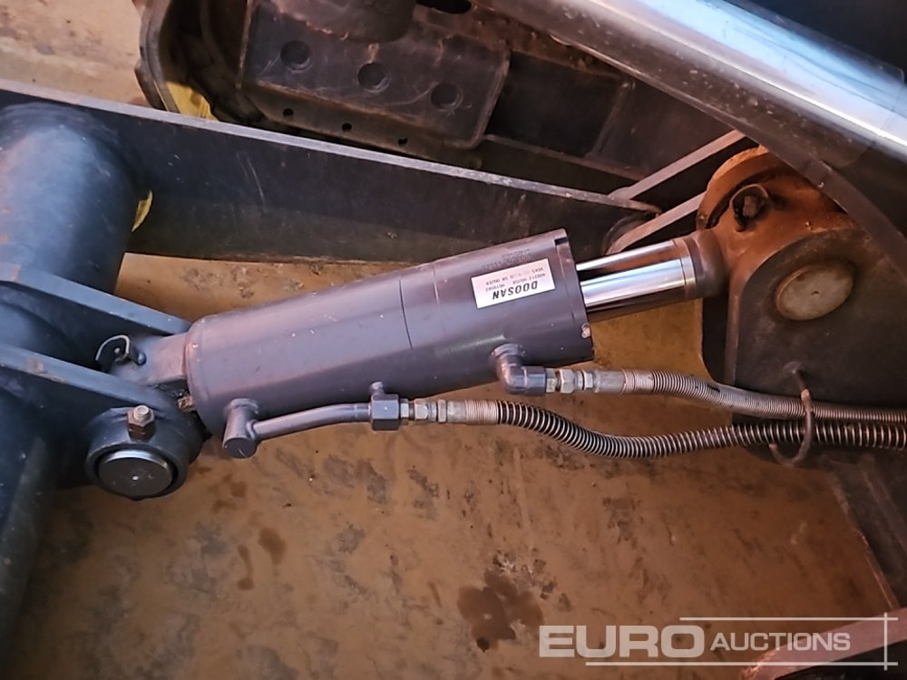 Mini excavator 2022 Develon DX55R-7: picture 32