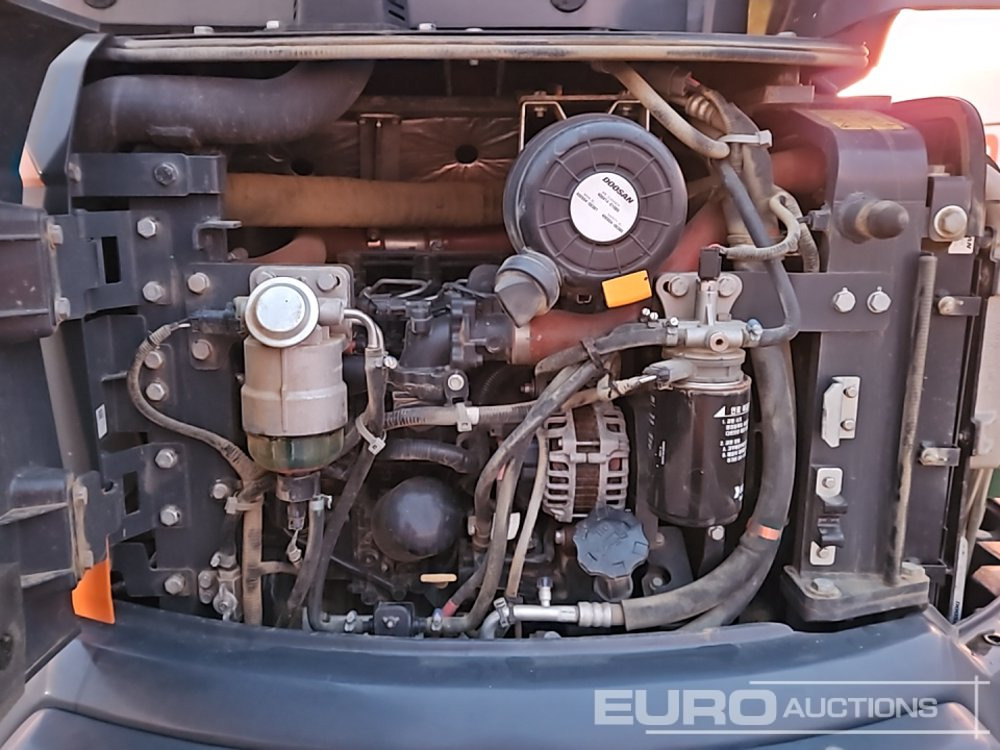 Mini excavator 2022 Develon DX55R-7: picture 35