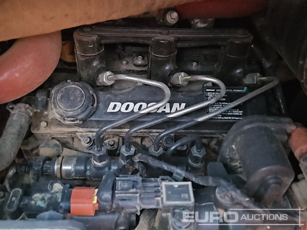 Mini excavator 2022 Develon DX55R-7: picture 40