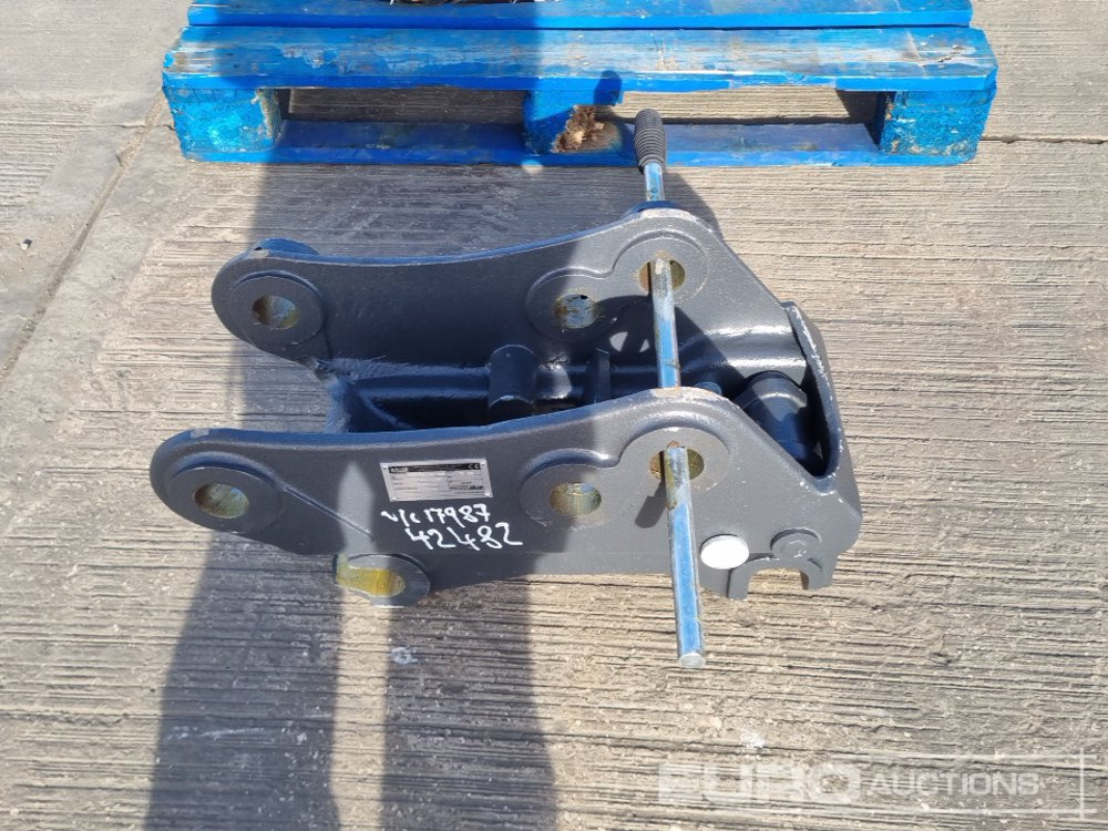 Quick coupler 2023 Manual QH 45mm Pin to suit 4-6 Ton Excavator: picture 6 Quick coupler 2023 Manual QH 45mm Pin to suit 4-6 Ton Excavator: picture 6