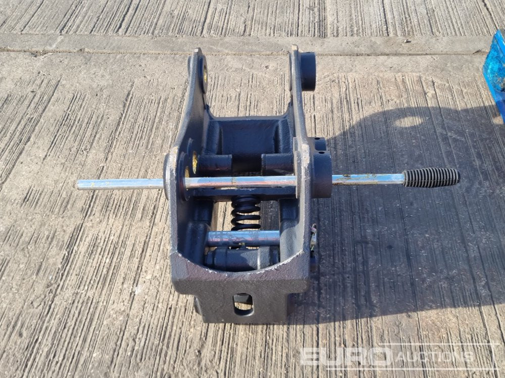 Quick coupler 2023 Manual QH 45mm Pin to suit 4-6 Ton Excavator: picture 8 Quick coupler 2023 Manual QH 45mm Pin to suit 4-6 Ton Excavator: picture 8