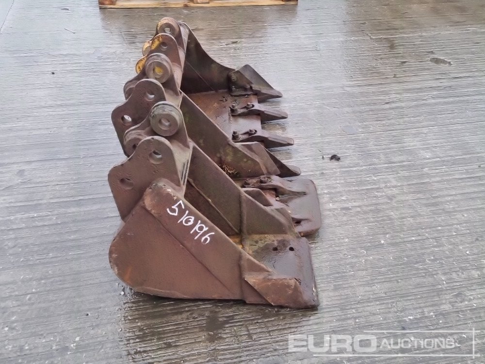 Bucket 24", 10", 10" Digging Bucket 25mm Pin to suit Mini Excavator: picture 6 Bucket 24", 10", 10" Digging Bucket 25mm Pin to suit Mini Excavator: picture 6