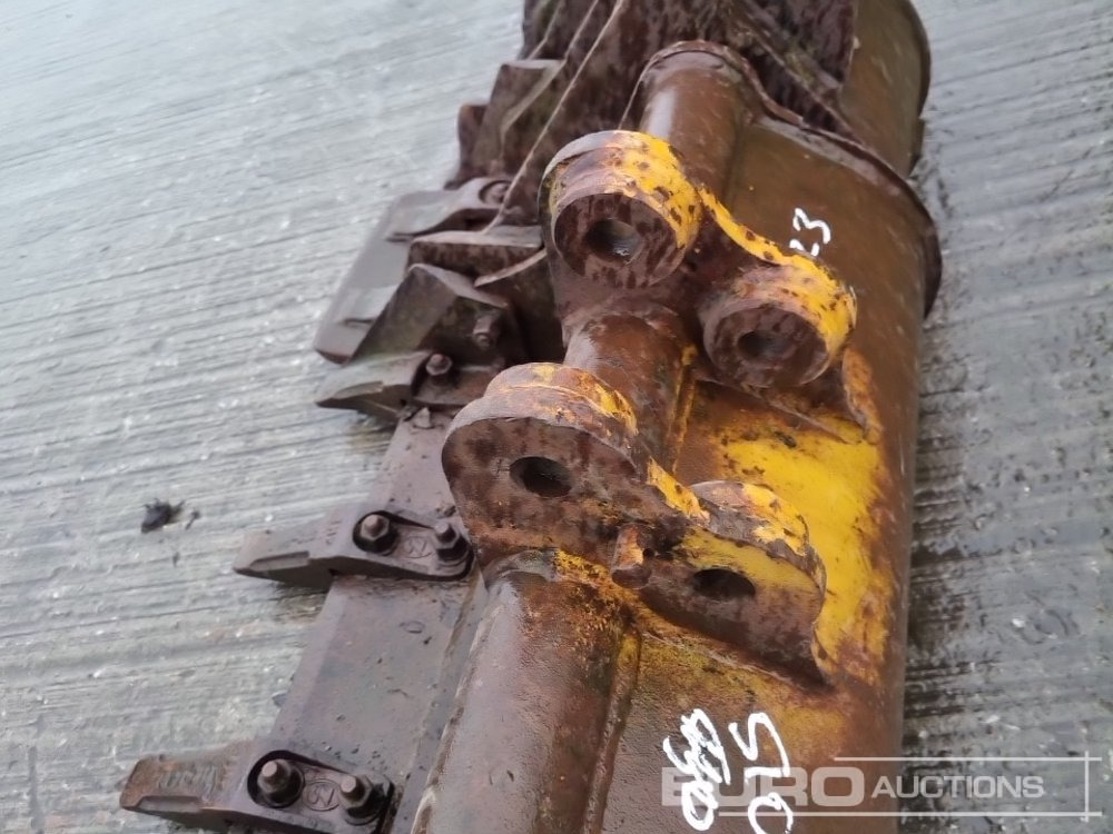 Bucket 24", 10", 10" Digging Bucket 25mm Pin to suit Mini Excavator: picture 13 Bucket 24", 10", 10" Digging Bucket 25mm Pin to suit Mini Excavator: picture 13