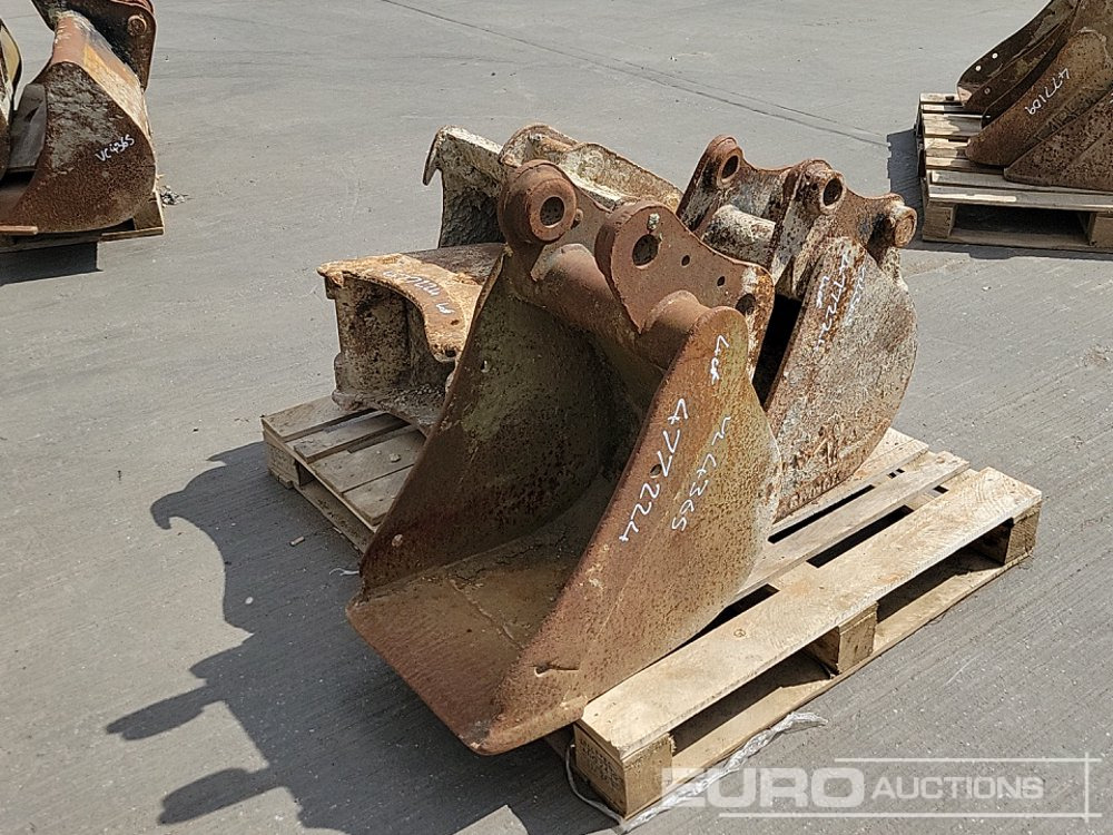 24", 16", 12", 12" Digging Bucket 45mm Pin to suit 4-6 Ton Excavator - Bucket: picture 1 24", 16", 12", 12" Digging Bucket 45mm Pin to suit 4-6 Ton Excavator - Bucket: picture 1