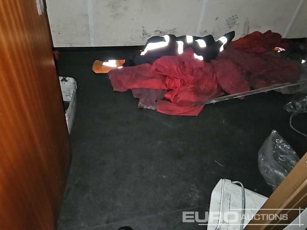 Shipping container 30' x 9' Containerised Office (Cannot Be Reconsigned): picture 14 Shipping container 30' x 9' Containerised Office (Cannot Be Reconsigned): picture 14