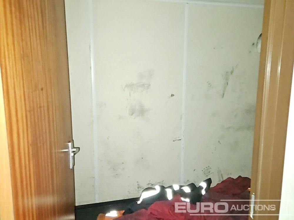 Shipping container 30' x 9' Containerised Office (Cannot Be Reconsigned): picture 13 Shipping container 30' x 9' Containerised Office (Cannot Be Reconsigned): picture 13