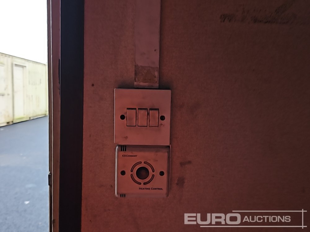 Shipping container 30' x 9' Containerised Office (Cannot Be Reconsigned): picture 21 Shipping container 30' x 9' Containerised Office (Cannot Be Reconsigned): picture 21