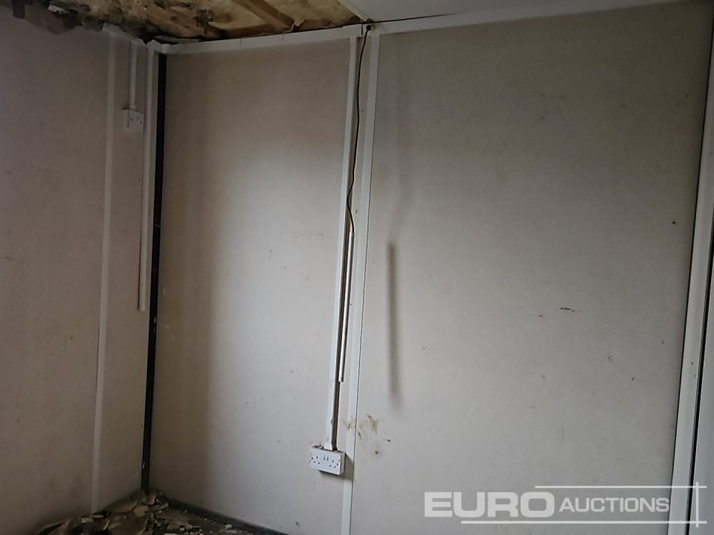 Shipping container 30' x 9' Containerised Office (Cannot Be Reconsigned): picture 17 Shipping container 30' x 9' Containerised Office (Cannot Be Reconsigned): picture 17