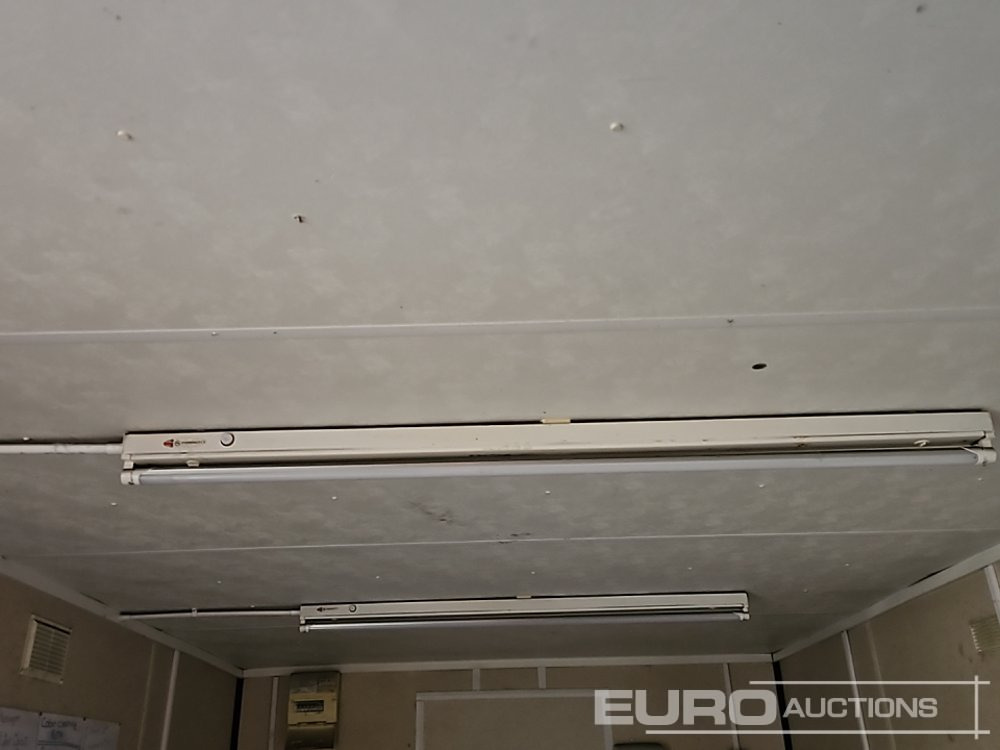 Shipping container 30' x 9' Containerised Office (Cannot Be Reconsigned): picture 7 Shipping container 30' x 9' Containerised Office (Cannot Be Reconsigned): picture 7