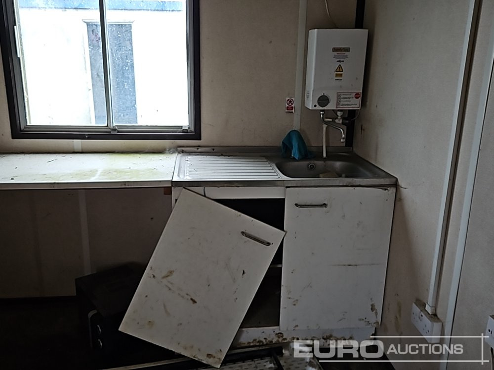 Shipping container 30' x 9' Containerised Office (Cannot Be Reconsigned): picture 20 Shipping container 30' x 9' Containerised Office (Cannot Be Reconsigned): picture 20